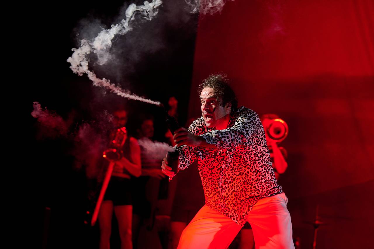 contra mundum 1 - photo by Dusko Miljanic